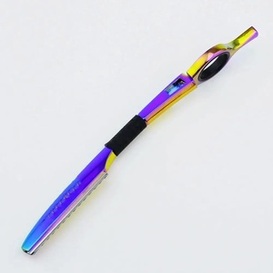Navaja de Afeitar Profesional de Acero Inoxidable de Una Sola Hoja, Mango de Plástico, Diseño Largo para Uso en Salón de Barbería, para Diestros, Calidad A+ - Product Image 3