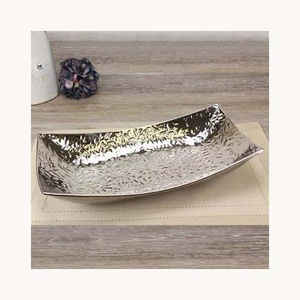 Bandeja de Servicio de Metal de Lujo en Color Dorado, Nueva Llegada Premium, Elegante Bandeja Decorativa para Servir, Regalo Personalizado para Hoteles - Product Image 6