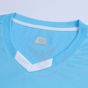Derniers modèles d'uniformes de football pour adultes, respirants, couleur unie, couleur et logo personnalisés, service OEM unisexe - Product Image 3
