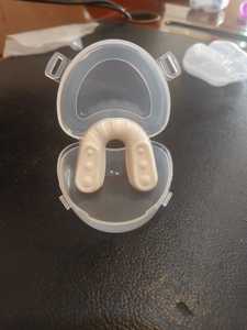 Protège-dents de boxe personnalisé de haute qualité, léger, design bicolore noir/rouge, taille personnalisée, moulage imprimé en 3D, caoutchouc polyéthylène - Product Image 6