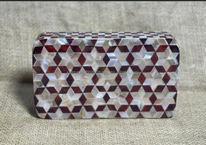 Collection élégante de pochettes en nacre | Sacs coquillages de luxe fabriqués à la main pour un glamour intemporel, des fêtes et des occasions de mariage - Product Image 4