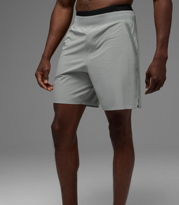Shorts de sport amples pour hommes avec logo personnalisé, shorts de gym et de course surdimensionnés - Product Image 2