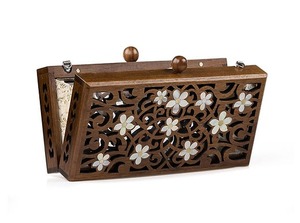 Pochette boîte mosaïque en nacre faite à la main avec élégante chaîne de transport - Product Image 4