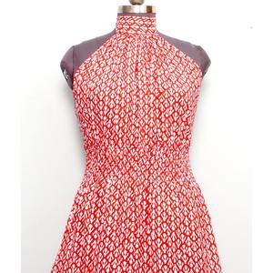 เดรสยาวผ้าฝ้าย 100% ระบายอากาศได้ดีสำหรับผู้หญิง คอแบบผูก สายคล้องไหล่ แขนแบบเปิดไหล่ ทรงเอไลน์ ลายดอกไม้สไตล์โบโฮ เหมาะสำหรับใส่ไปเที่ยวทะเลในฤดูร้อน - Product Image 2