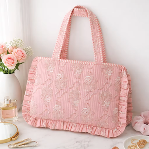 Sac à bandoulière matelassé pour femme avec imprimé tigre et volants, modèle T-1 de Shree Balajee Garments - Product Image 1