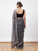 Sari en soie gris élégant imprimé motif flocon avec bordure brodée argentée pour femme, tenue de mariage, longueur au sol, coupe classique