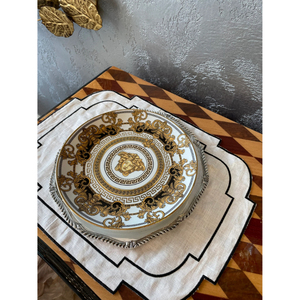 Assiettes de service en métal de couleur argent, finition brillante en laiton poli, pour la table, la cuisine et la présentation des aliments. - Product Image 3