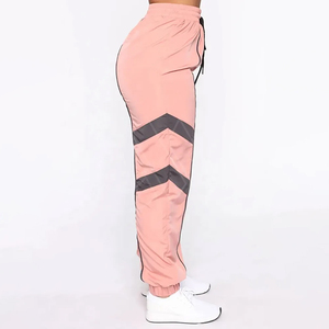Conjunto de Chándal Cortavientos Ligero con Capucha para Mujer, Estilo Urbano, Color Sólido, Hecho a Medida, Venta al por Mayor - Product Image 3