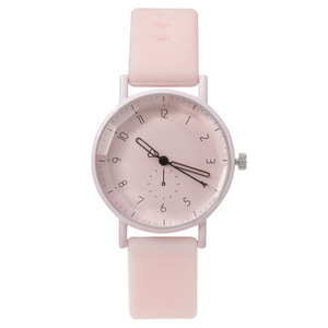 Nouvelle Collection 2026 : Montre Unisexe Tendance en Alliage à Quartz avec Bracelet en Plastique et Verre Léger, Ensemble Bracelet de Main pour Femmes – Vente en Gros Usine - Product Image 1