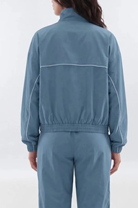 Ensemble coupe-vent imperméable personnalisé pour femme – Veste zippée ample et pantalon de survêtement à épaules tombantes – Tenue de sport d'extérieur - Product Image 4