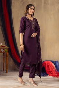 Traje de Pantalón Recto de Seda Romana de Lujo con Bordado a Mano y Dupatta de Seda Chanderi, Ropa Festiva para Mujer - Product Image 2