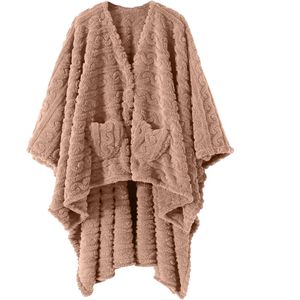 Couverture poncho portable pour adulte, châle enveloppant douillet en polaire sherpa avec poches, idéal pour le bureau et la détente - Product Image 1