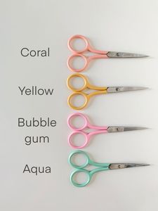 กรรไกรปักลายสีแพนโทนแบบกำหนดเอง โลโก้สั่งทำ สำหรับคนถนัดขวา ขนาดเล็ก สแตนเลส ใบมีดคม รูปหัวใจ - Product Image 3