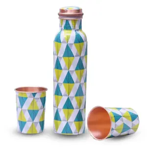Juego de botellas de agua de cobre para cocina moderna con elegante diseño triangular azul y vasos de cobre a juego - Product Image 1