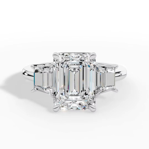 Meilleur prix pour une bague en argent 925 avec trois pierres émeraudes et diamants de laboratoire taillés en baguette fantaisie, fournisseur de bijoux fins en gros OEM - Product Image 1