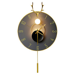Horloge murale en métal tendance qui complète les intérieurs classiques et contemporains, créant un effet visuel moderne et épuré. - Product Image 1