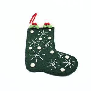 Chaussette de Noël en feutre de laine faite à la main - Écologique, douce, style scandinave avec motif étoile, vert et blanc, ensembles cadeaux de haute qualité - Product Image 3