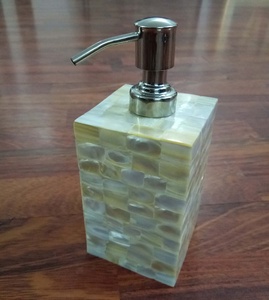 Accessoires de bain en nacre biologique par le monde entier, dernière collection - Product Image 3