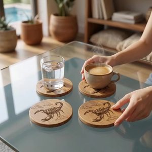 Juego de Posavasos Cuadrados de Madera con Diseño de Elefante, Hechos a Mano, Antideslizantes, Acabado Natural, 10 cm de Diámetro, Modelo C de Uttar Pradesh - Product Image 4