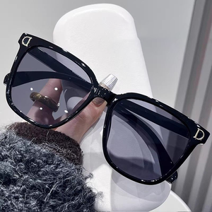 2026 Fashion Oversized Sunglasses Woman Brand Designer Vintage Square Sun Glasses Female Big <b>Frame</b> Gradient Shades Oculos - Product Image 1