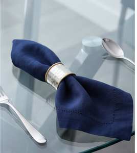 Anillo para Servilletas de Metal Plateado Martillado con Detalles en Oro, Accesorio Moderno para Decoración de Mesa y Uso en Bodas - Product Image 5