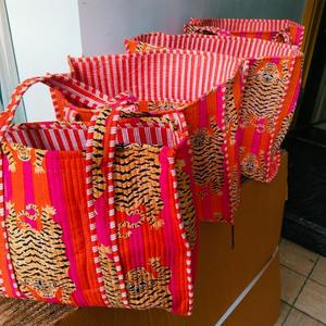 Lot en gros de sacs fourre-tout en coton écologiques, style bohème, imprimé tigre orange, avec deux poignées et ouverture facile - Product Image 5