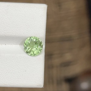 Tsavorita Verde Natural, Corte Redondo, 1.62 Quilates, 7.80mm, con Juego de Color para Joyería - Product Image 3