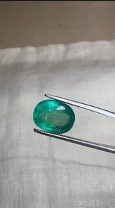 Émeraude naturelle zambienne de 3,54 carats, taille ovale, pierre précieuse brute, vert intense, facettée, pour la fabrication de bijoux fins - Product Image 3
