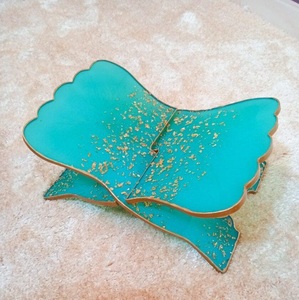 Support décoratif moderne en résine en forme de papillon avec des paillettes dorées, couleur turquoise, artisanat artisanal - Product Image 1