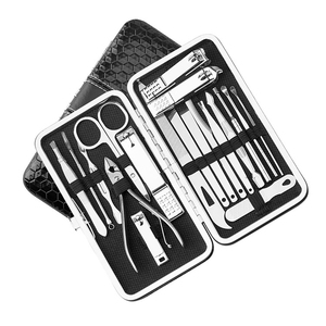 Ensemble de manucure de haute qualité 8 pièces avec lames affûtées, coupe-ongles, ciseaux pour le soin des pieds des bébés et des nourrissons, livré dans un étui en cuir à fermeture éclair - Product Image 1