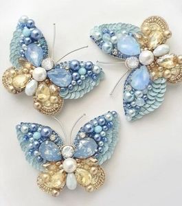 Broche Bordado a Mano Único con Cuentas de Perlas, Cristales y Semillas MD HANDICRAFTS para Bodas y Adolescentes - Product Image 2
