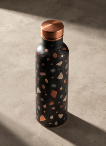 Bouteille en cuivre pur émaillée avec logo personnalisé, base noire, motif en pierre terrazzo, vaisselle ayurvédique, fabricant OEM ODM - Product Image 2