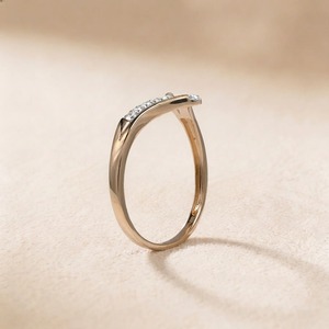 Bague de fiançailles en or jaune 9 carats avec diamant rond de 1,50 carat en forme de V, alliance de mariage pour femme, bijoux fins sur mesure - Product Image 5
