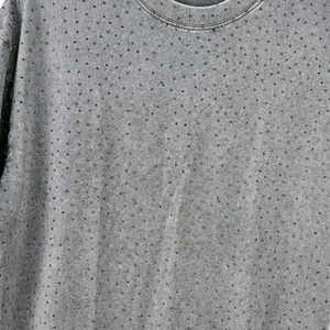 เสื้อยืดประดับเพชรผู้ชาย ออกแบบเองได้ทุกแบบ  โลโก้ตัวอักษรประดับเพชร คอเสื้อทำจากผ้าฝ้ายออร์แกนิค 100% เป็นมิตรต่อสิ่งแวดล้อม - Product Image 5