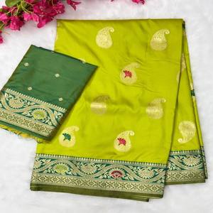 Sari VASTRA COTTAGE Premium en Seda Suave Verde Lima con Motivos Paisley en Zari Dorado y Borde Tejido en Verde Oscuro en Contraste - Product Image 1