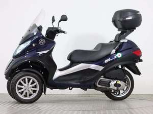 Moto sportive de tourisme MP3 300 LT d'occasion, prix de gros imbattable, très faible kilométrage, 1000cc, à vendre - Product Image 3