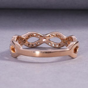 แหวนเพชรทรงกลม Infinity Band แบบไขว้ 14K โรสโกลด์ ของขวัญวันครบรอบสุดหรูสำหรับเธอ - Product Image 5