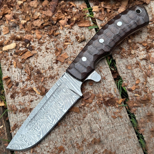 มีดทำมือเหล็กดามัสกัสแบบกำหนดเองสำหรับ OEM มีดล่าสัตว์ใบตายคมเดียว มีดพกพาสำหรับตั้งแคมป์และกิจกรรมกลางแจ้ง พร้อมปลอกหนังเป็นของขวัญ - Product Image 1