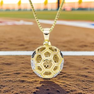 Collier pendentif ballon de football en argent 925 plaqué rhodium, moissanite noire et blanche sertie griffe, style hip-hop, forme couronne, chaîne maille forçat - Product Image 4