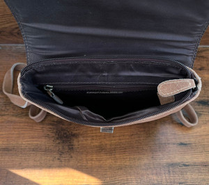 กระเป๋าเป้สะพายหลังขนาดเล็กของผู้หญิงทำจากหนังกลับสำหรับผู้หญิงบูทหนังกลับสไตล์ตะวันตกทำด้วยมือ2 in 1เปิดแบบมินิมอล - Product Image 5