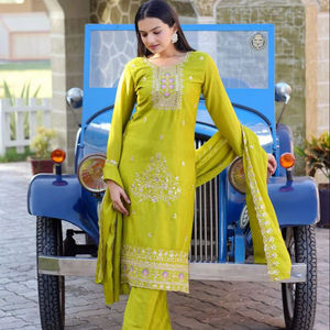 Nouveauté : Ensemble Salwar 3 pièces en modal, style indien et pakistanais, avec broderies et motifs multiples, disponible en grandes tailles. Commandez maintenant ! - Product Image 3