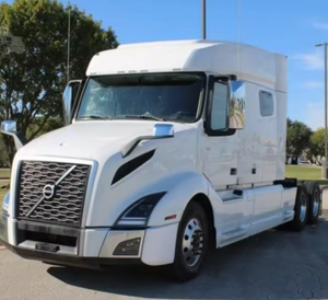Camions-couchettes d'occasion propres, 3 mois d'utilisation, abordables, modèles 2021, 2022, 2023 Volvo VNL64T740 - Product Image 2