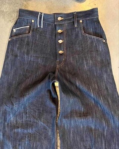 Pantalones de mezclilla vintage para hombre con efecto lavado y detalles de cuero, corte ajustado casual - Product Image 5