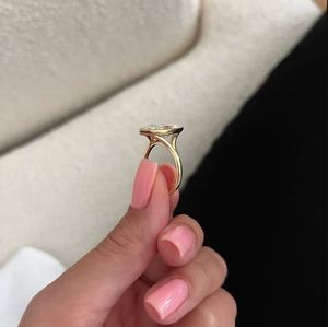 Anillo de Compromiso y Boda de Lujo con Diamante Cultivado en Laboratorio de Corte Marquesa de 4 Quilates, Engaste en Bisel, Chapado en Oro de 14K, para Unisex/Niños/Mujeres/Hombres - Product Image 2