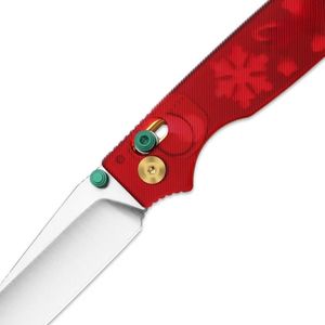 Navajas Plegables Decorativas con Gráficos de Campana Navideña, Copo de Nieve y Bastón de Caramelo, Mango Rojo y Hoja con Acabado Satinado Afilado - Product Image 6