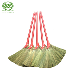 Escoba Ecológica Premium Pequeña de Hierba Natural con Mango Largo de Madera, Cerdas Suaves sin Bandera de hasta 9 Pulgadas para Limpieza de Suelos Interiores - Product Image 6