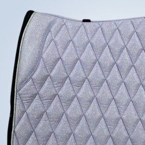 Al por mayor OEM Manta de silla de montar para equitación de doma y salto, acolchada con diamantes, con brillo de lavanda, diseño de rayas negras diagonales y purpurina - Product Image 2