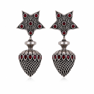 Boucles d'oreilles pendantes en argent oxydé de haute qualité avec grenat pour femme, cadeau de fête, provenant d'un fournisseur en gros d'usine du Rajasthan - Product Image 1