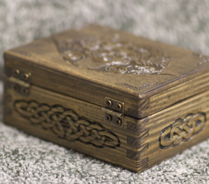 Caja de Joyería Vikinga de Madera con Grabado a Mano de Nudos Celticos, Caja de Almacenamiento Decorativa para Tarot, Cofre para Guardar Recuerdos, Regalo - Product Image 3