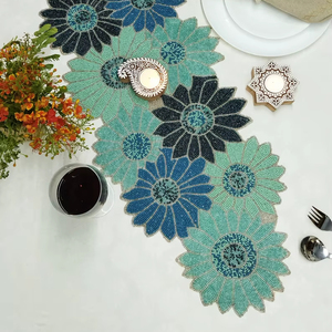 Camino de Mesa Decorativo Hecho a Mano con Cuentas, Camino de Mesa Rústico con Cuentas, Camino de Mesa Artesanal - Product Image 1